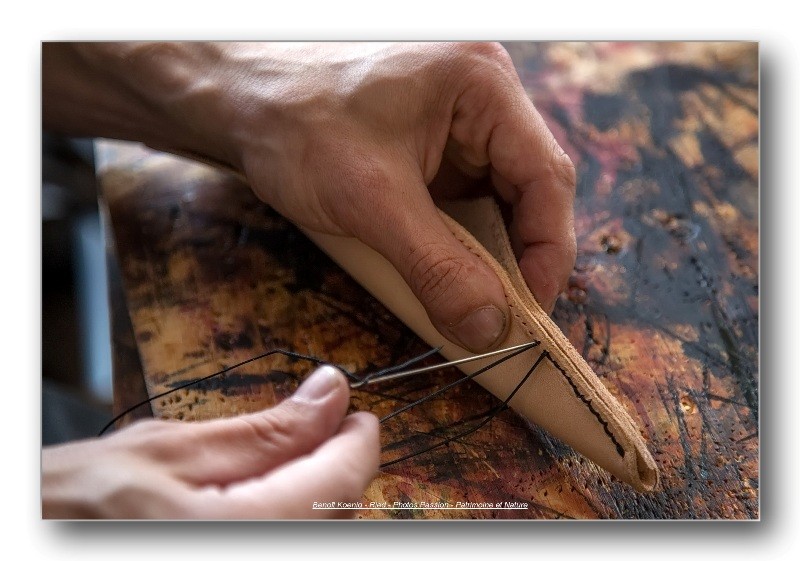 fabrication d'un fourreau de couteau couture